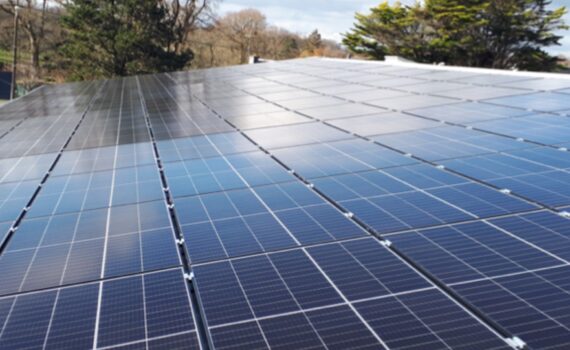 Panneaux-Solaires-Usine-Morbihan-Circuit-Court-Energie