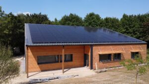 Panneaux-Solaires-Professionnel-Circuit-Court-Energie.jpeg